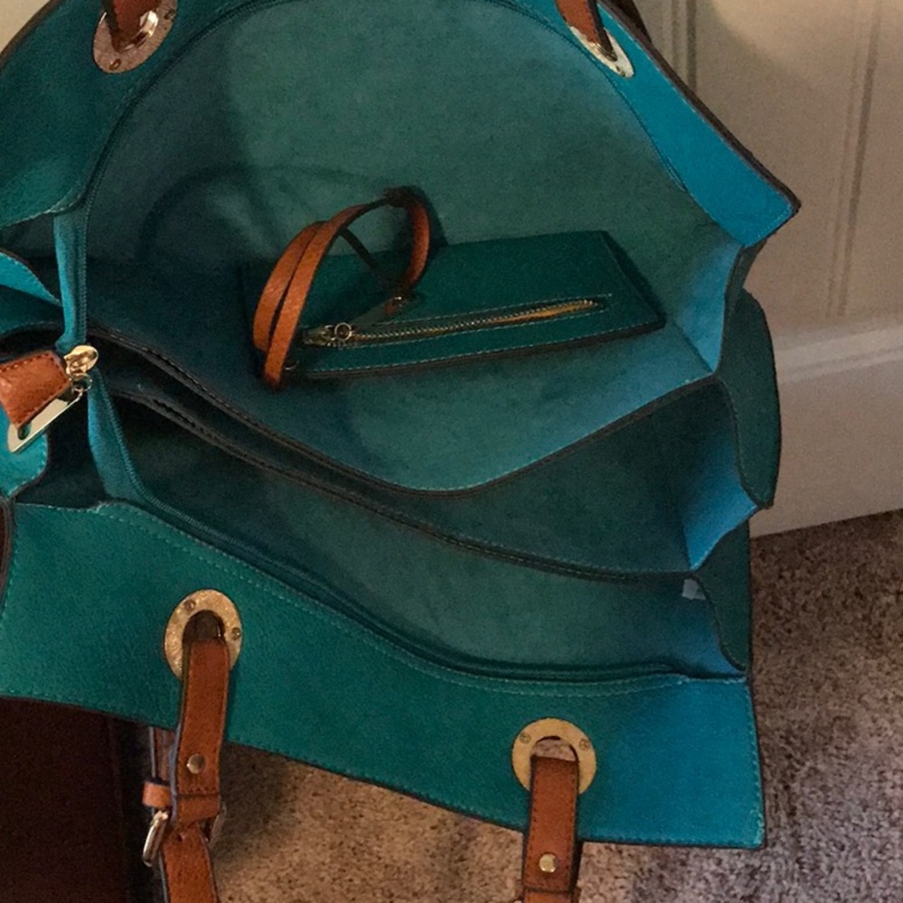 Purse - Picture 2 of 3